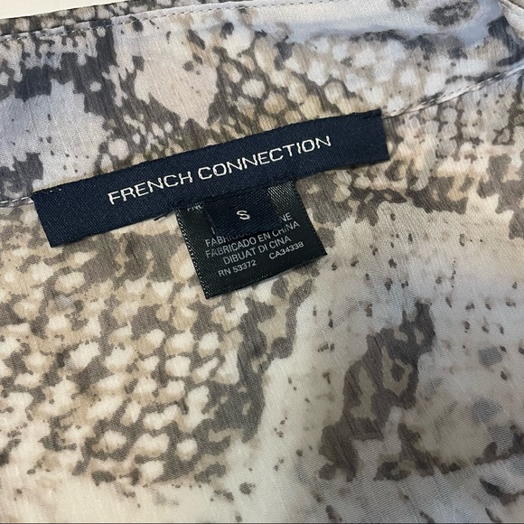 French Connection Danae Crinkle Snake Print Twist Front Top - Picture 5 of 10
